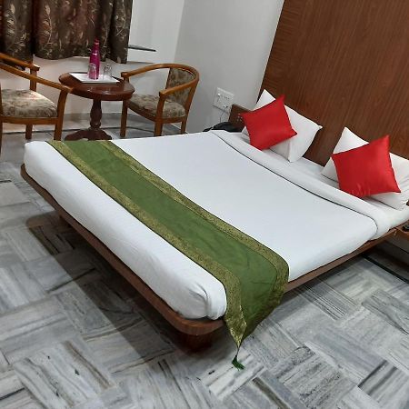 City Palace Hotel होटल सिटी पैलेस Нашик Екстер'єр фото