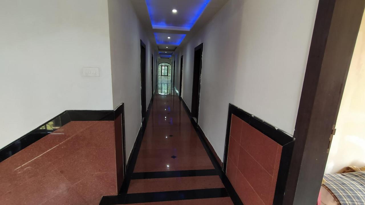 City Palace Hotel होटल सिटी पैलेस Нашик Екстер'єр фото