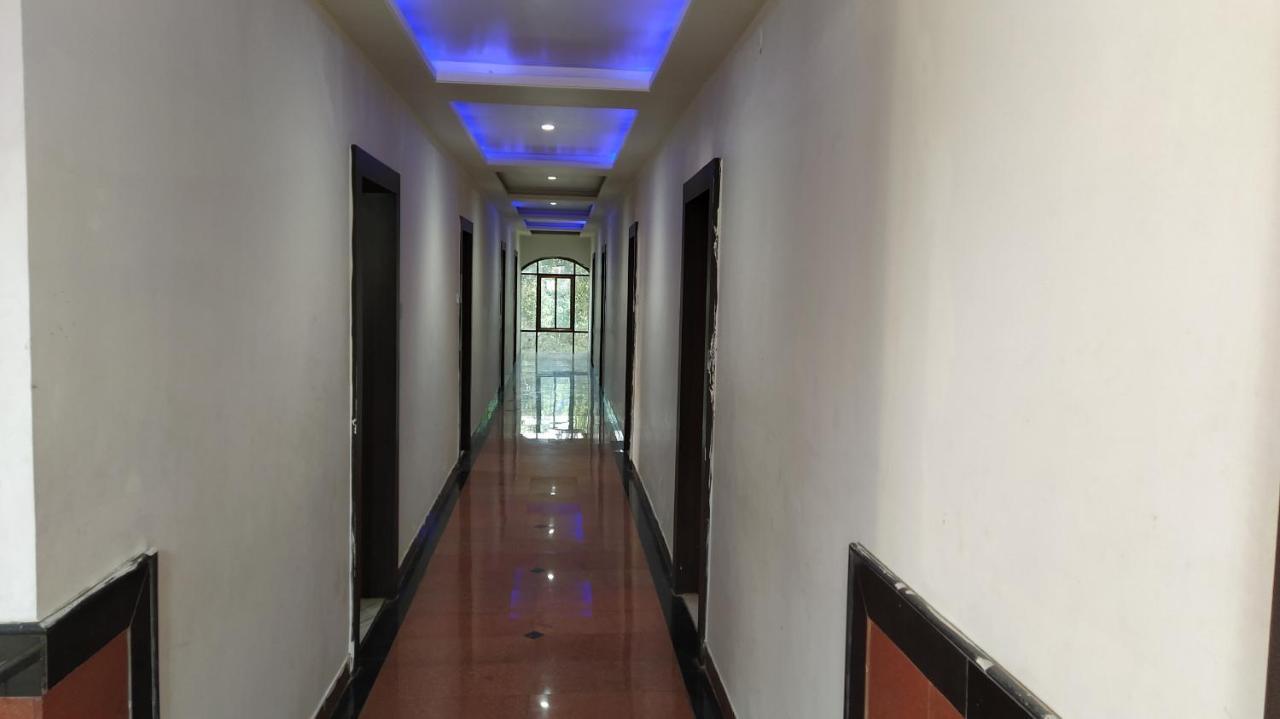 City Palace Hotel होटल सिटी पैलेस Нашик Екстер'єр фото
