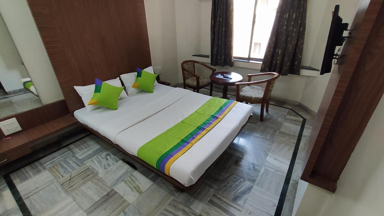 City Palace Hotel होटल सिटी पैलेस Нашик Екстер'єр фото