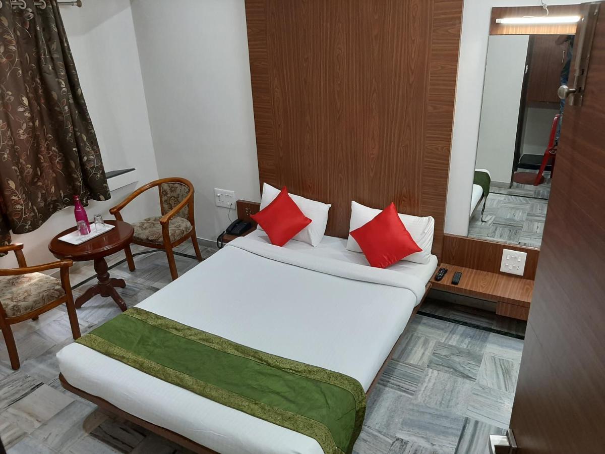 City Palace Hotel होटल सिटी पैलेस Нашик Екстер'єр фото